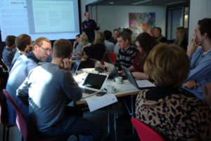 Kurssituotantoprojektia vetää Tarmo Toikkanen, joka Creative Commons Suomen edustajana ja tekijänoikeusasiantuntijana oli keväällä 2014 luennoimassa lisenssiasioista mestarikurssilla, jonka pohjalta tätäkin työtä jatketaan. Kuva: AvoinGLAM, CC BY-SA.