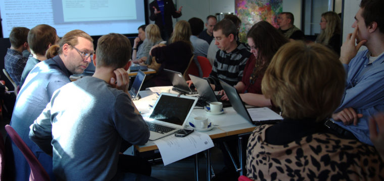 Haemme tekijöitä datan avaajan verkkokurssille